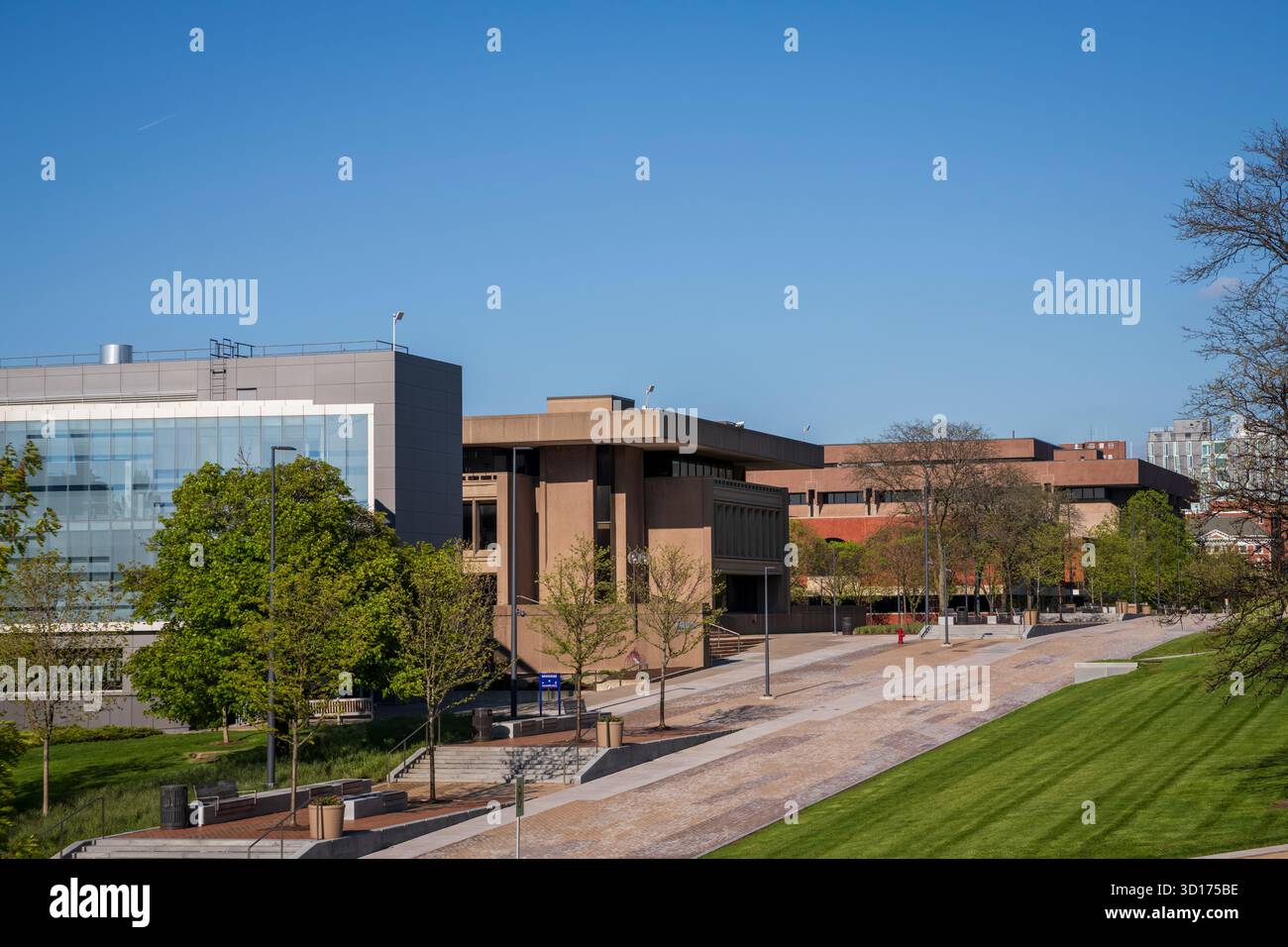 Syracuse, NY États-Unis - 12 mai 2019 : bâtiments modernes sur le campus de l'Université de Syracuse. Banque D'Images