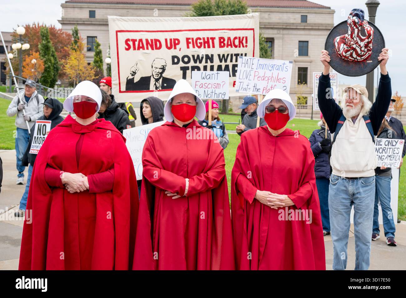 Paul, Minnesota. 25 octobre 2025. Pas Trump pas de troupes protestent. Organisé par la Coalition d'action populaire contre Trump, les manifestants ont exprimé leur opposition Banque D'Images