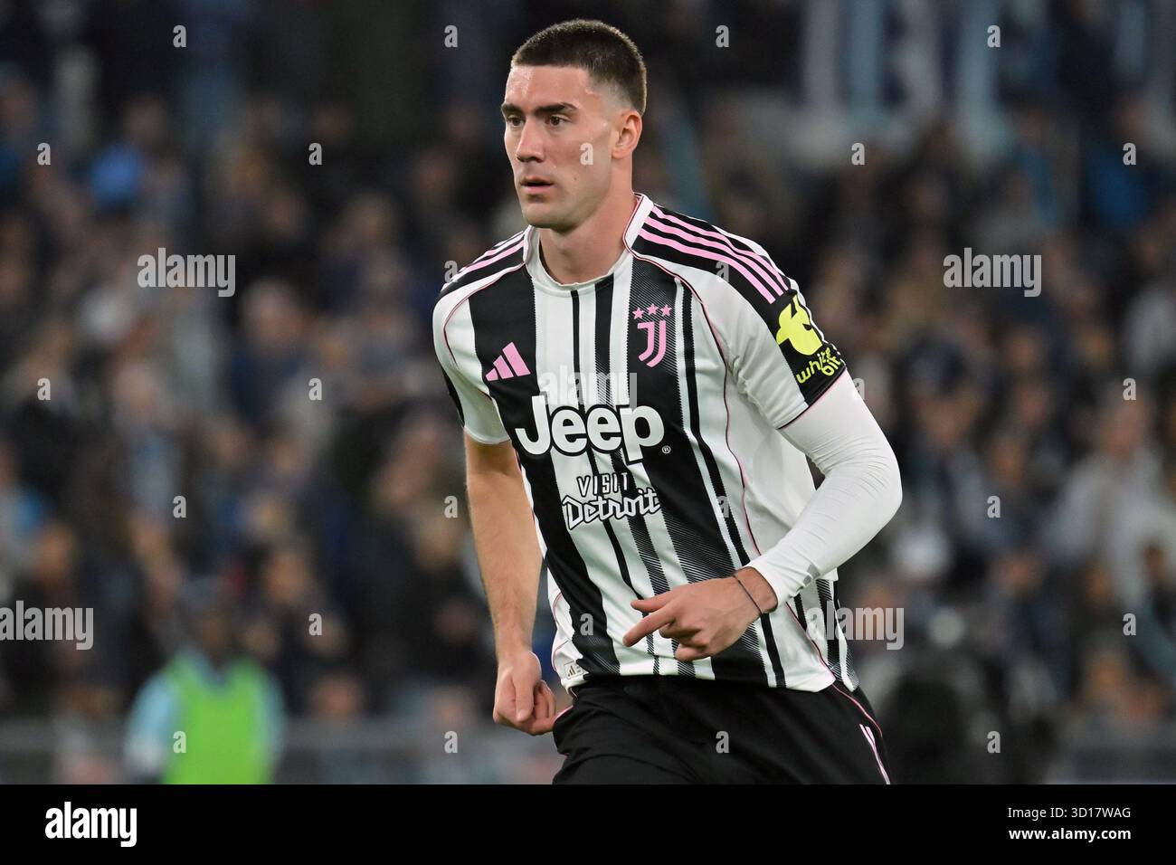 Roma, Latium. 26 octobre 2025. Dusan Vlahovic lors de la série A Enilive match entre SS Lazio et FC Juventus au stade olimpico à Rome 26 octobre 2025 crédit : massimo insabato/Alamy Live News Banque D'Images Roma, Latium. 26 octobre 2025. Dusan Vlahovic lors de la série A Enilive match entre SS Lazio et FC Juventus au stade olimpico à Rome 26 octobre 2025 crédit : massimo insabato/Alamy Live News Banque D'Images