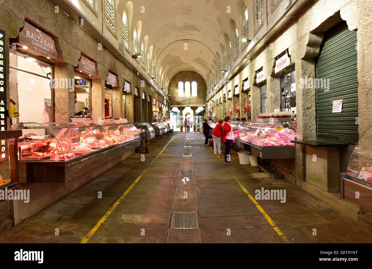 Saint-Jacques-de-Compostelle, marché municipal (boucheries). A Coruña, Galice, Espagne. Banque D'Images