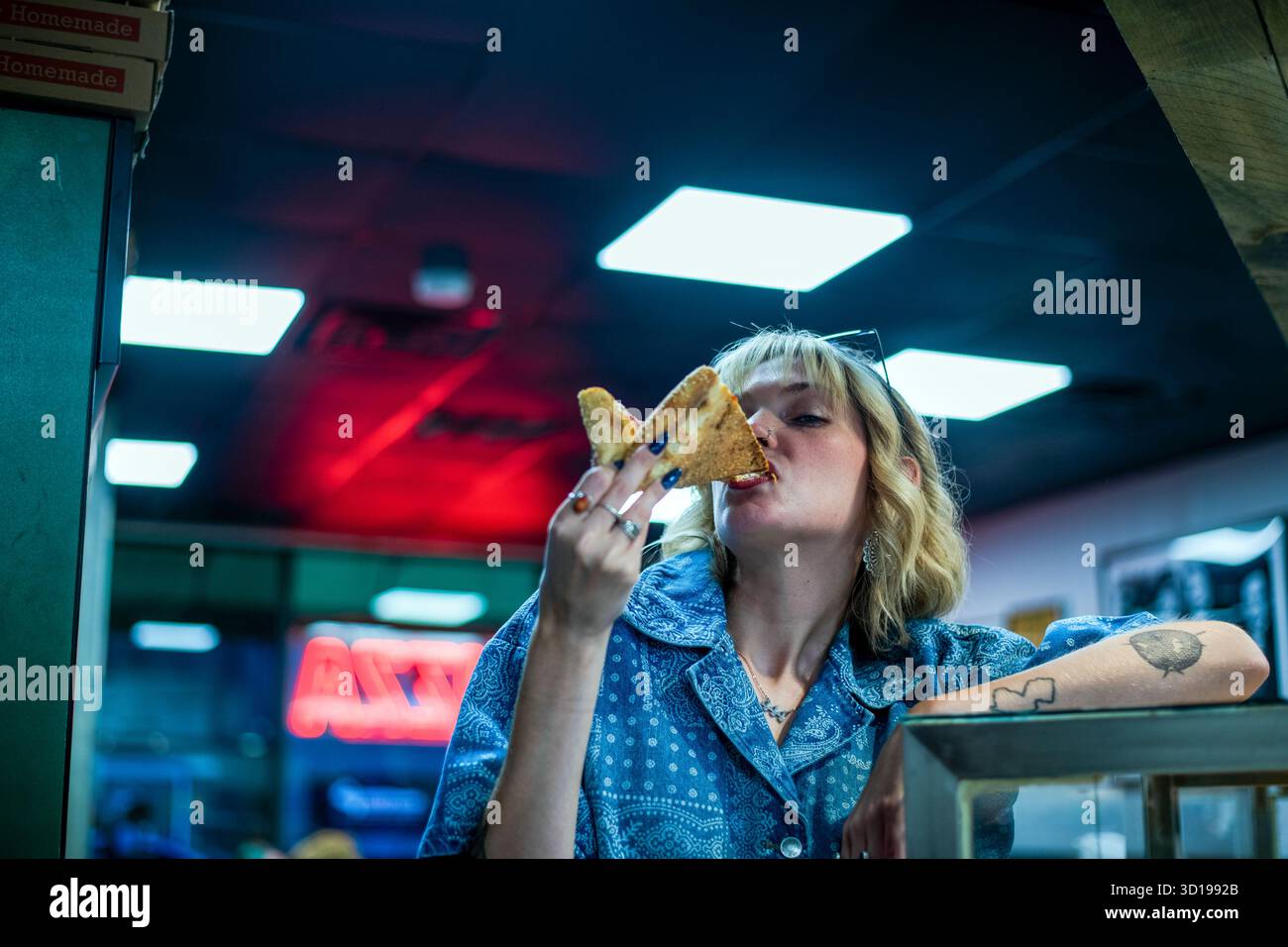 Une Pizza Party avec des amis Banque D'Images