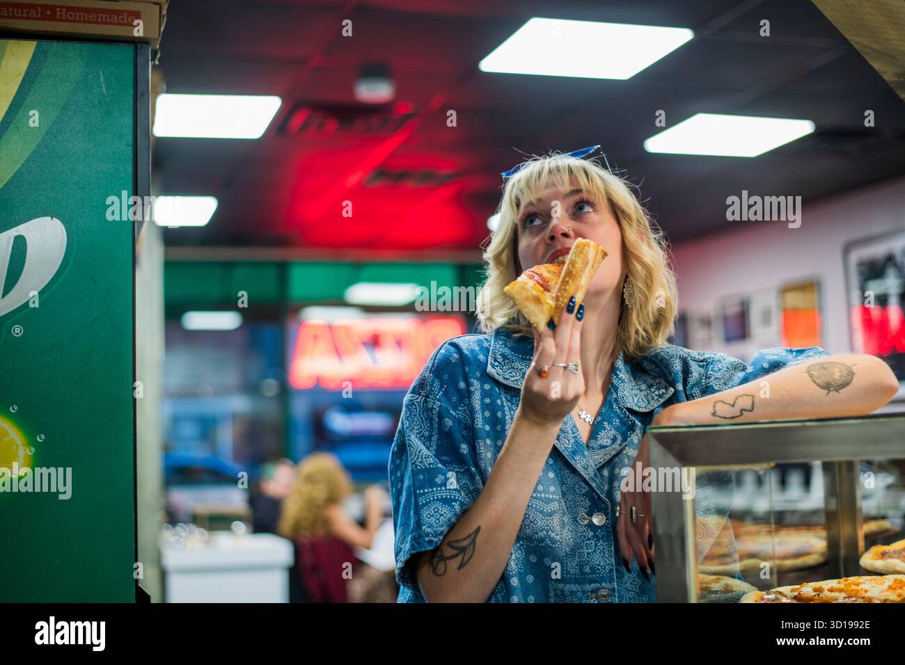 Une Pizza Party avec des amis Banque D'Images