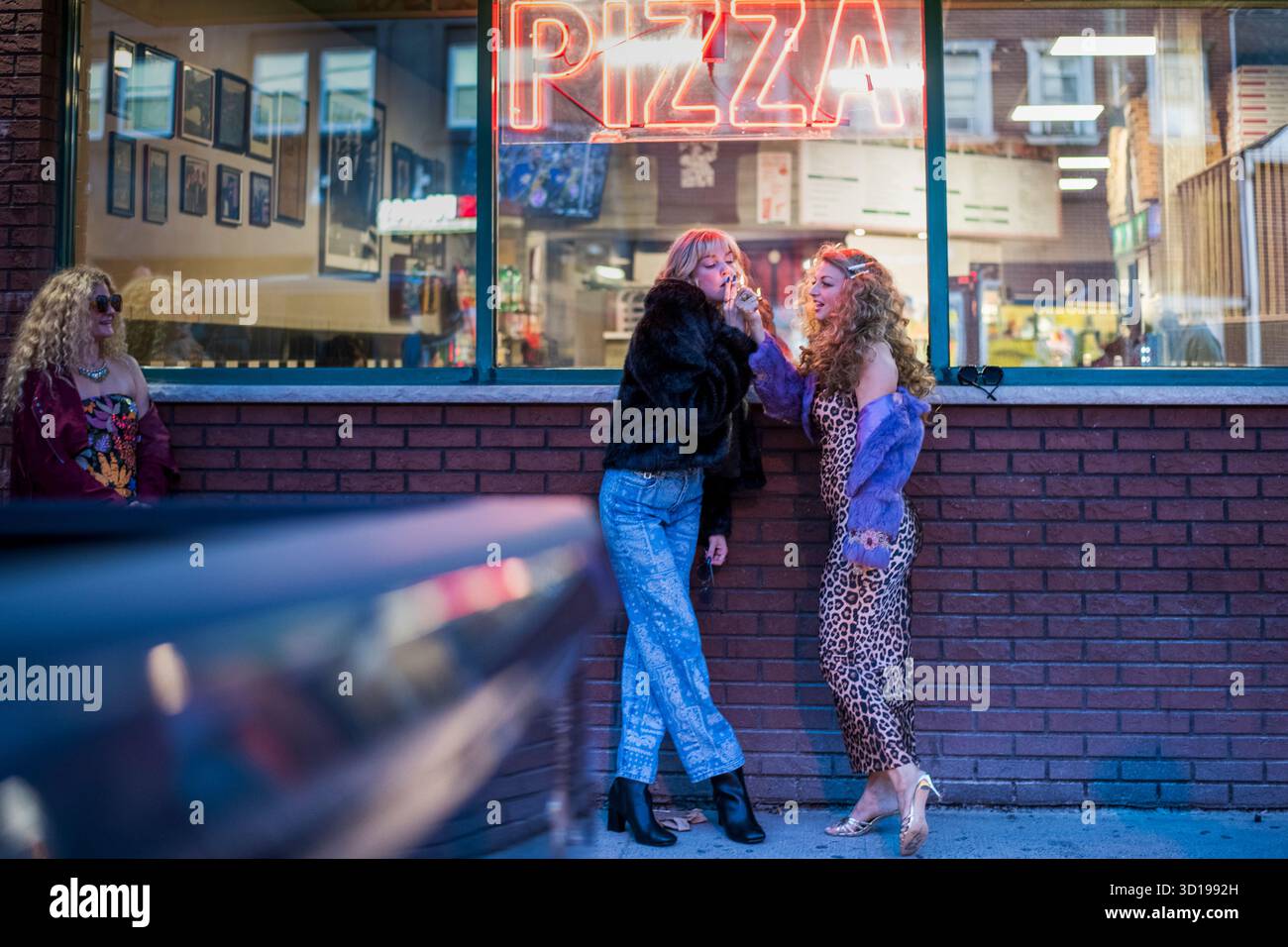 Une Pizza Party avec des amis Banque D'Images