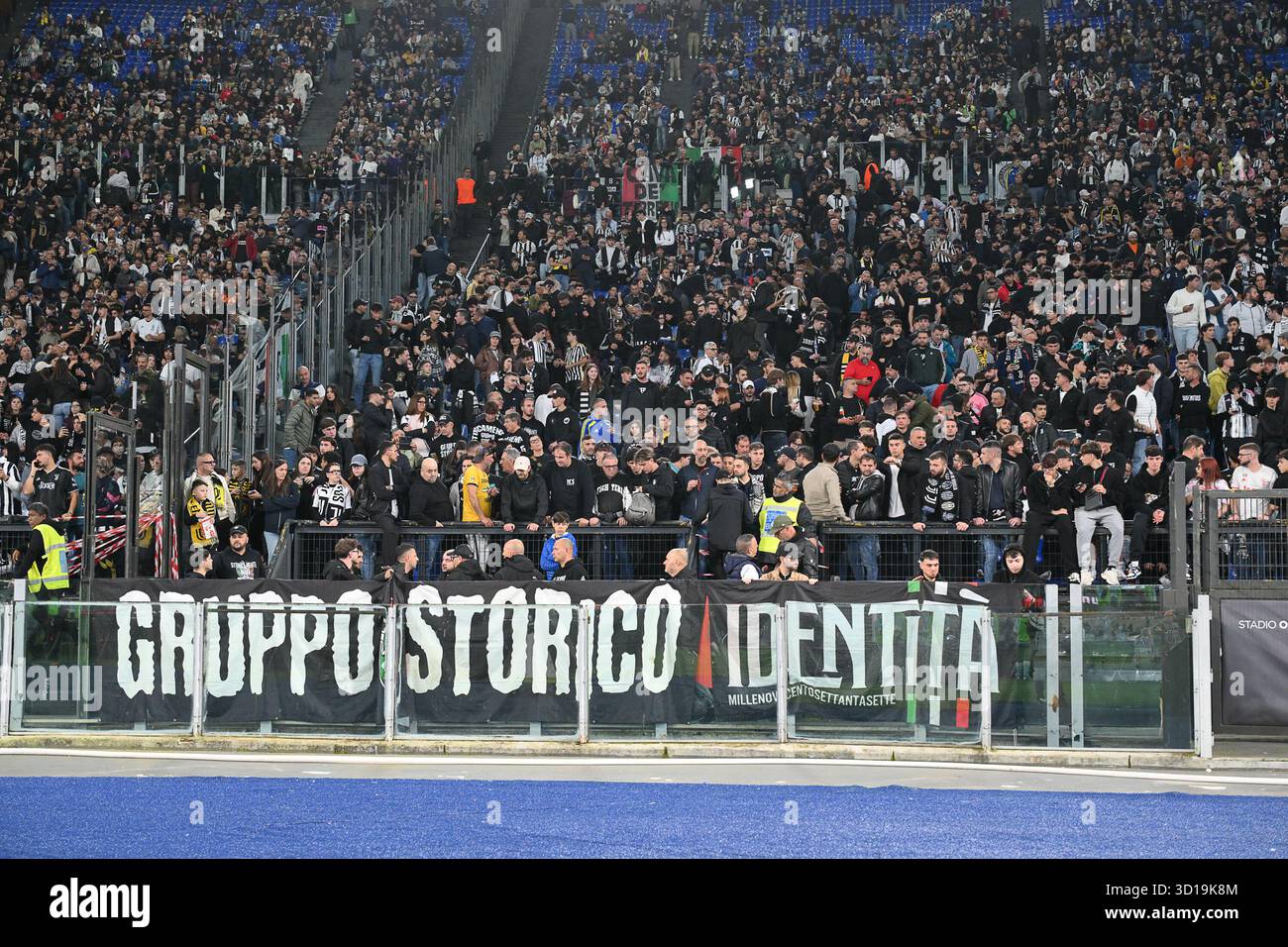 26 octobre 2025, stade Olimpico, Rome, Italie ; Serie A Enilive Football match ; Lazio contre Juventus ; les fans du FC Juventus Banque D'Images