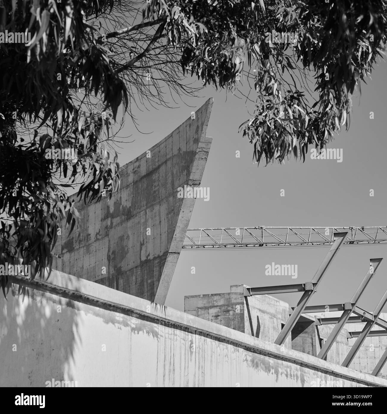 Le bâtiment de la Cité des Arts et de la culture à Essaouira, au Maroc, conçu à titre posthume par Oscar Niemeyer et actuellement en construction. Banque D'Images