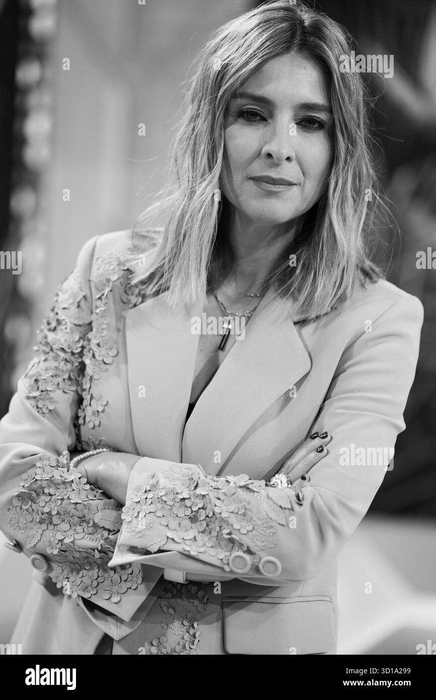 Madrid, Espagne. 27 octobre 2025. La présentatrice Sandra Barneda lors de la présentation d'une nouvelle saison de l'île des tentations à la plaque Mediaser à Madrid, le 27 octobre 2025, Espagne (photo par Oscar Gonzalez/Sipa USA) crédit : Sipa USA/Alamy Live News Banque D'Images