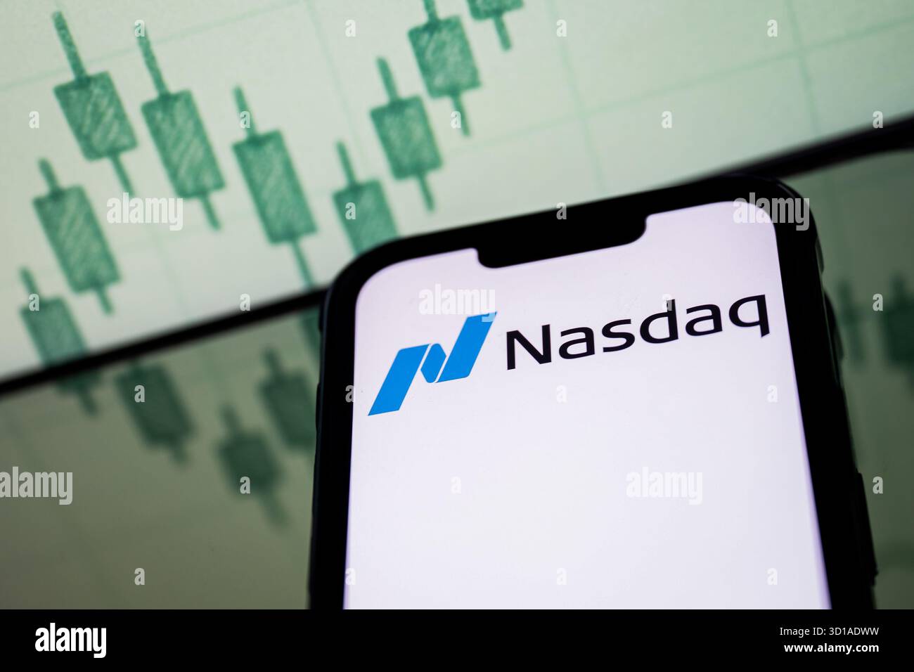 Pologne. 24 octobre 2025. Dans cette illustration photo, un logo Nasdaq vu affiché sur l'écran d'un smartphone. Crédit : SOPA images Limited/Alamy Live News Banque D'Images