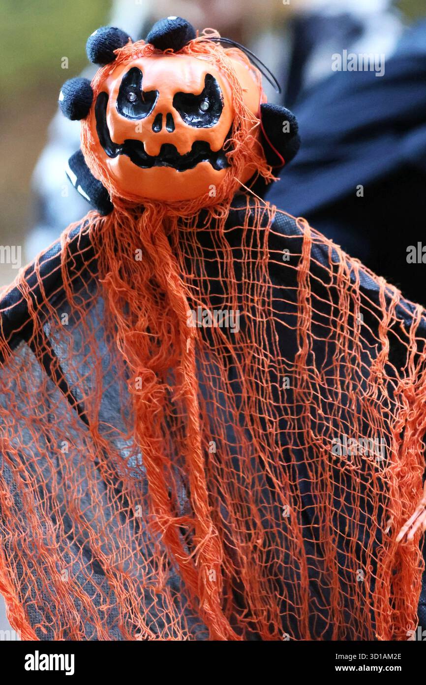 Spooky Pumpkin Ghost Halloween décoration avec les yeux brillants Banque D'Images