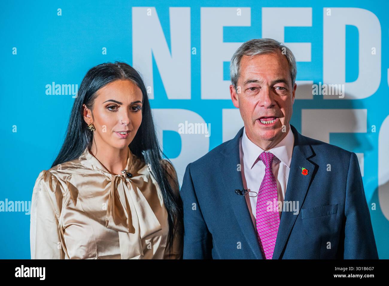Londres, Royaume-Uni. 27 octobre 2025. Nigel Farage, députée et victime de gangs de grooming, de Barrow, Ellie-Ann Reynolds (qui a quitté l'enquête) ont dirigé (tous deux sur la photo) une conférence de presse du Parti réformiste sur une alternative à l'enquête de gangs de grooming à Westminster. Crédit : Guy Bell/Alamy Live News Banque D'Images