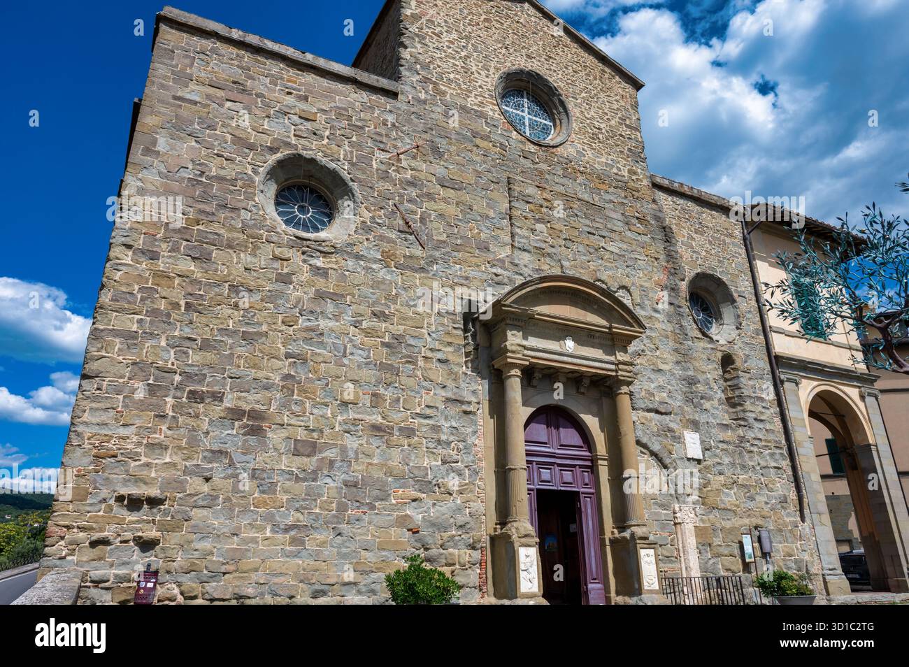 Cortona, Italie- 10 juillet 2025 : la façade de la cathédrale de Cortona Banque D'Images