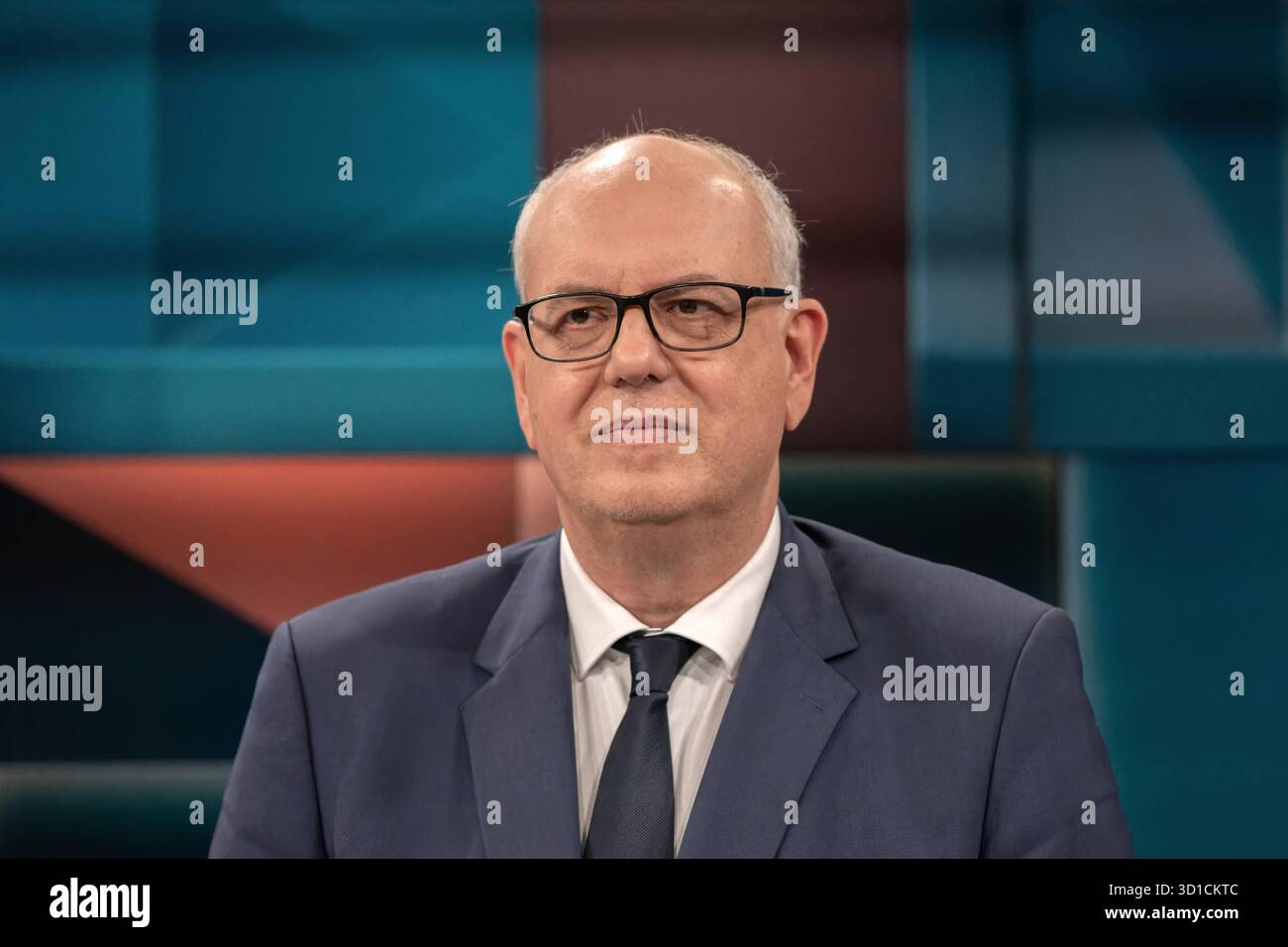 hart aber fair aus Köln am 27. Oktober 2025 Die Rente. IM Bild Andreas Bovenschulte SPD, Bürgermeister und Präsident des Senats der Freien Hansestadt Bremen. Die Rentenpläne der Bundesregierung stoßen auf den Widerstand der der Jungen Abgeordneten von CDU und CDU. Die Lasten zwischen Jung und alt seien zu Ungunsten der jüngeren Menschen ungerecht verteilt. Wie könnte diese Aufgabe gelöst werden Köln Nordrhein-Westfalen Deutschland *** foire hart aber de Cologne le 27 octobre 2025 pensions en photo Andreas Bovenschulte SPD , maire et président du Sénat de la ville hanséatique libre o Banque D'Images