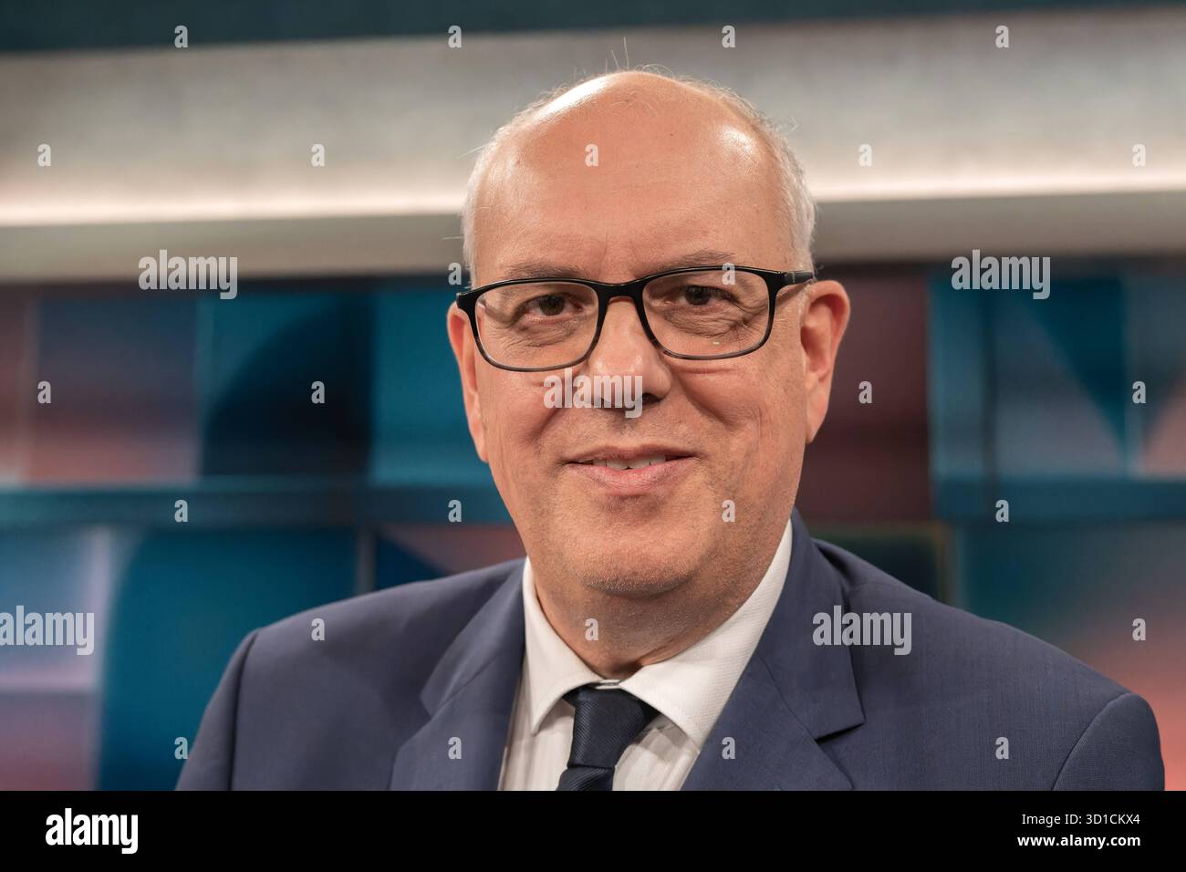 hart aber fair aus Köln am 27. Oktober 2025 Die Rente. IM Bild Andreas Bovenschulte SPD, Bürgermeister und Präsident des Senats der Freien Hansestadt Bremen. Die Rentenpläne der Bundesregierung stoßen auf den Widerstand der der Jungen Abgeordneten von CDU und CDU. Die Lasten zwischen Jung und alt seien zu Ungunsten der jüngeren Menschen ungerecht verteilt. Wie könnte diese Aufgabe gelöst werden Köln Nordrhein-Westfalen Deutschland *** foire hart aber de Cologne le 27 octobre 2025 pensions en photo Andreas Bovenschulte SPD , maire et président du Sénat de la ville hanséatique libre o Banque D'Images