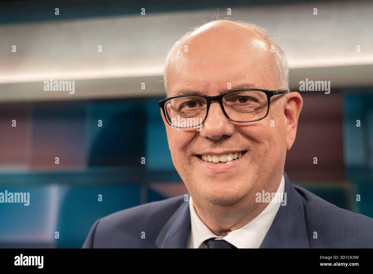 hart aber fair aus Köln am 27. Oktober 2025 Die Rente. IM Bild Andreas Bovenschulte SPD, Bürgermeister und Präsident des Senats der Freien Hansestadt Bremen. Die Rentenpläne der Bundesregierung stoßen auf den Widerstand der der Jungen Abgeordneten von CDU und CDU. Die Lasten zwischen Jung und alt seien zu Ungunsten der jüngeren Menschen ungerecht verteilt. Wie könnte diese Aufgabe gelöst werden Köln Nordrhein-Westfalen Deutschland *** foire hart aber de Cologne le 27 octobre 2025 pensions en photo Andreas Bovenschulte SPD , maire et président du Sénat de la ville hanséatique libre o Banque D'Images