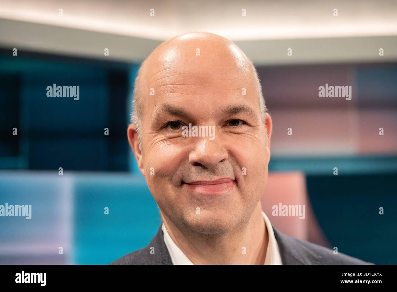 hart aber fair aus Köln am 27. Oktober 2025 Die Rente. IM Bild Marcel Fratzscher, Präsident Deutsches Institut für Wirtschaftsforschung DIW. Die Rentenpläne der Bundesregierung stoßen auf den Widerstand der der Jungen Abgeordneten von CDU und CDU. Die Lasten zwischen Jung und alt seien zu Ungunsten der jüngeren Menschen ungerecht verteilt. Wie könnte diese Aufgabe gelöst werden Köln Nordrhein-Westfalen Deutschland *** foire hart aber de Cologne le 27 octobre 2025 pensions en photo Marcel Fratzscher, Président Institut allemand de recherche économique DIW le gouvernement allemand retraite pla Banque D'Images