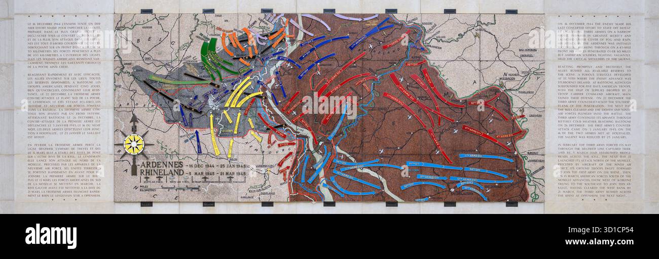 Carte représentant les combats menés pendant la bataille des Ardennes et la campagne de Rhénanie. Cimetière américain de Luxembourg. Banque D'Images
