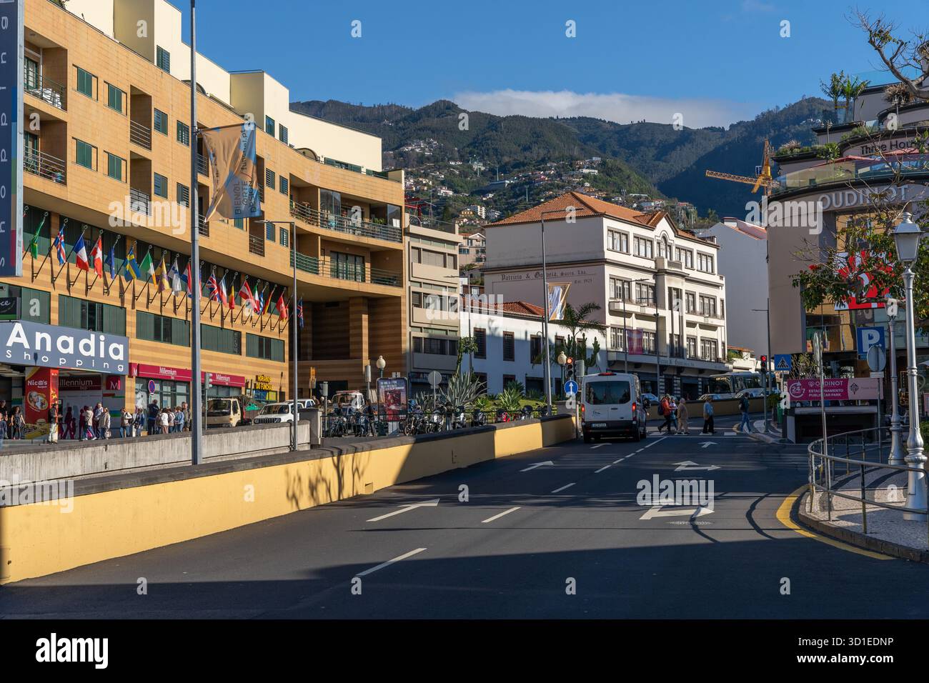 Funchal, Madère, Portugal - 03.27.2025 : Rue urbaine et vie urbaine à Funchal, Madère, Portugal Banque D'Images