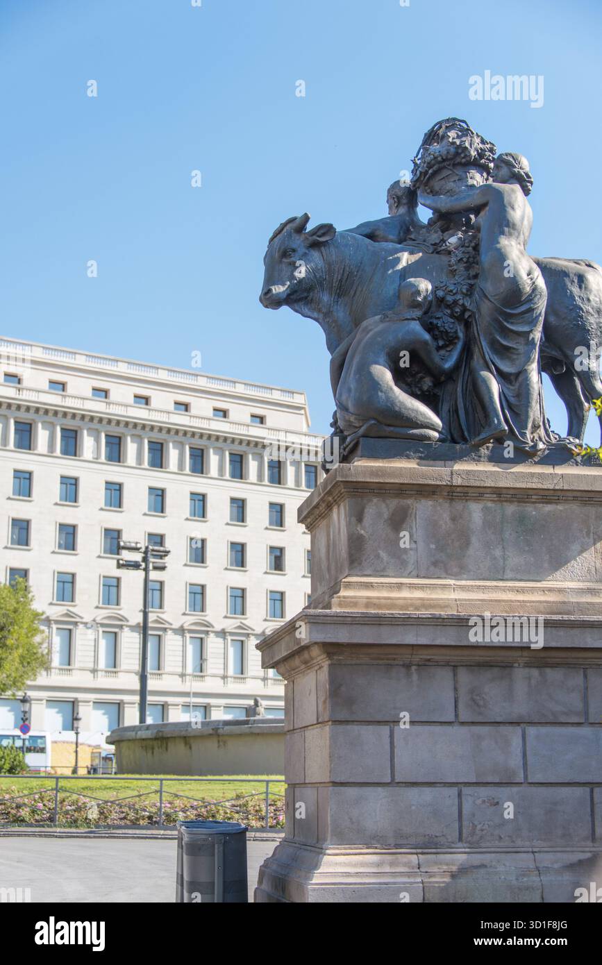 Sculpture sur la Placa de Catalynia. (Place de Catalogne) Barcelone Banque D'Images