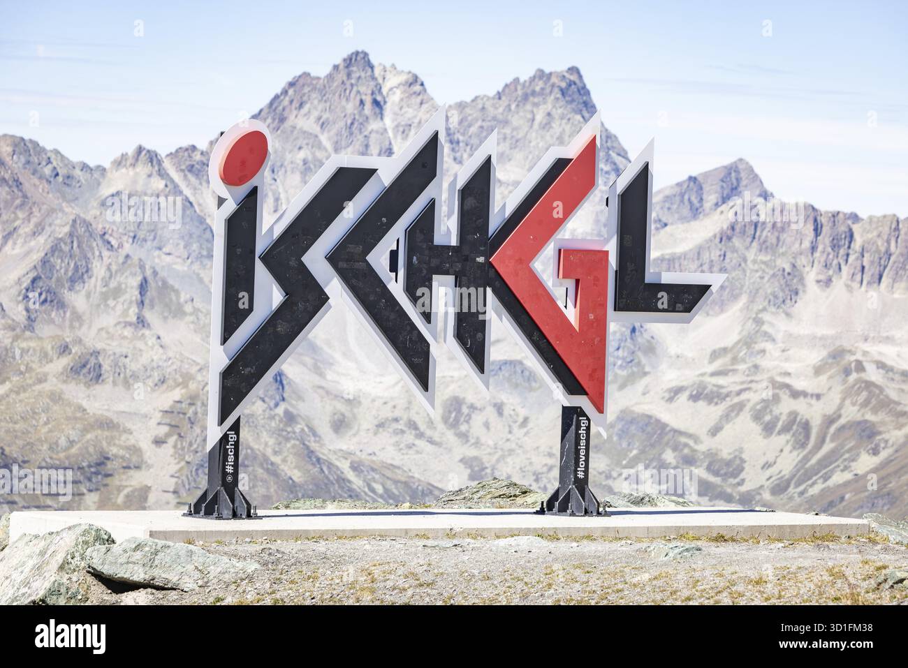 E18µ) Bel insigne FFES ESF ski montagne badge french medal n°1 E18µ) Bel insigne FFES ESF ski montagne badge french medal n°1