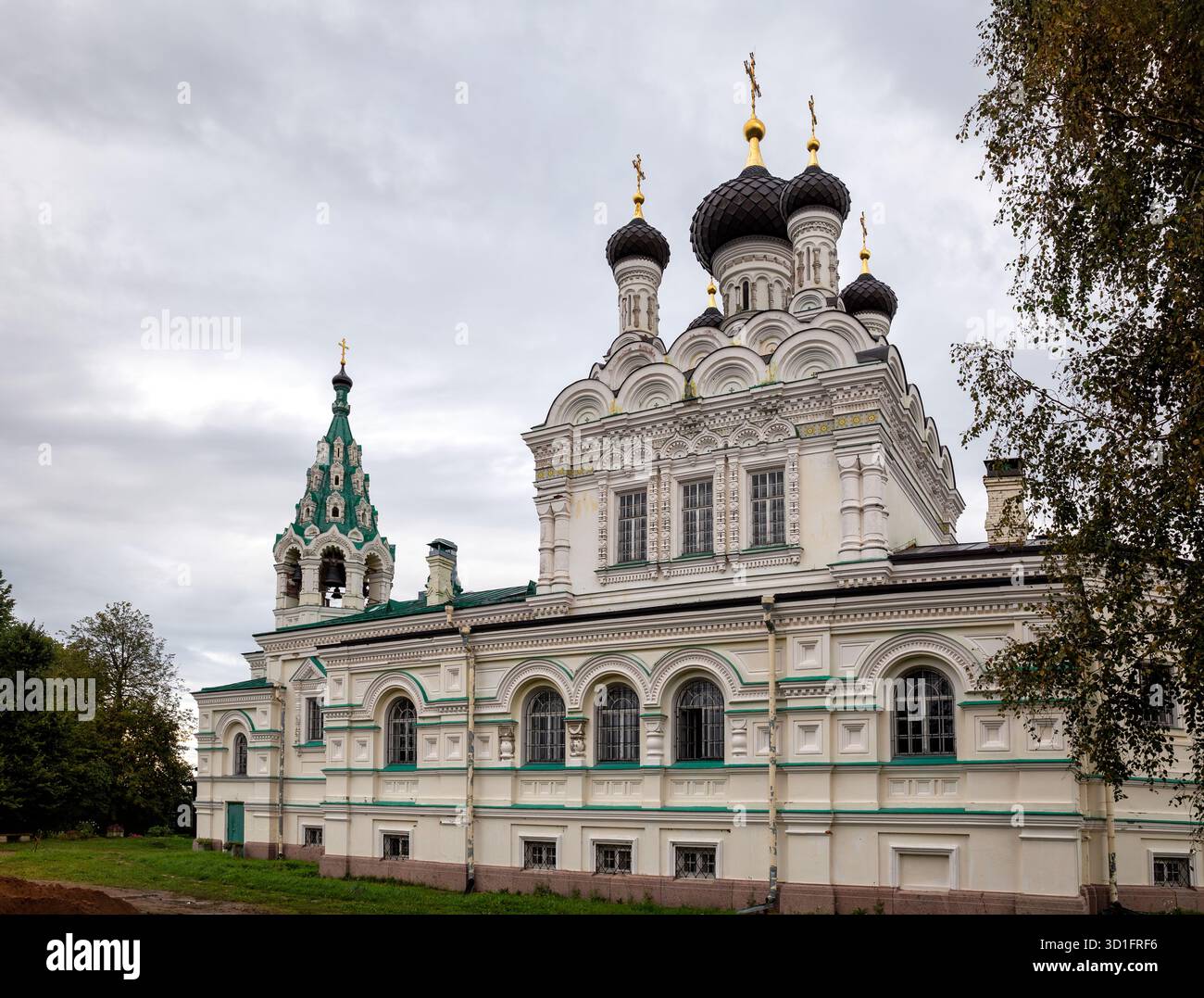 Église de la Sainte Trinité. Temple sur Parusinka. Ivangorod, oblast de Leningrad, Russie Banque D'Images