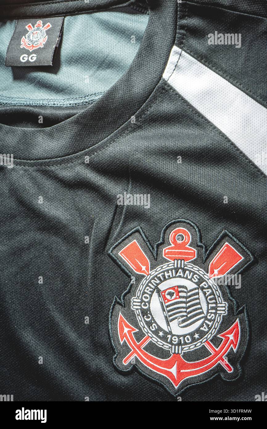 Gros plan d'une chemise Corinthians avec logo. 12 octobre 2025. Sao paulo, Brésil. Banque D'Images