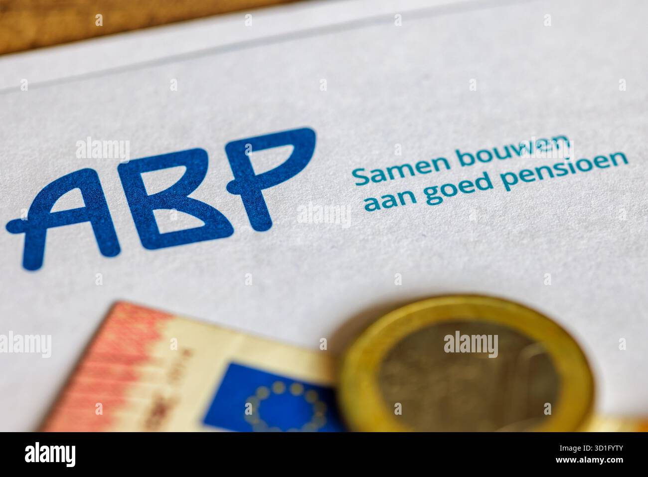 Dieren, pays-Bas - 23 octobre 2025 : en-tête avec logo de la caisse de retraite des fonctionnaires ABP avec le texte « construire une bonne pension ensemble » Banque D'Images