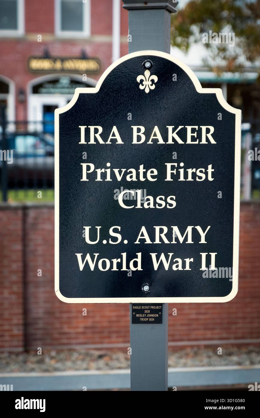 Une enseigne honorant le service militaire du PFC ira Baker dans le cadre du projet Eagle Scout 2020 de Wesley Johnson Troop 3034 à Pawling. Comté de Dutchess, NY. Banque D'Images