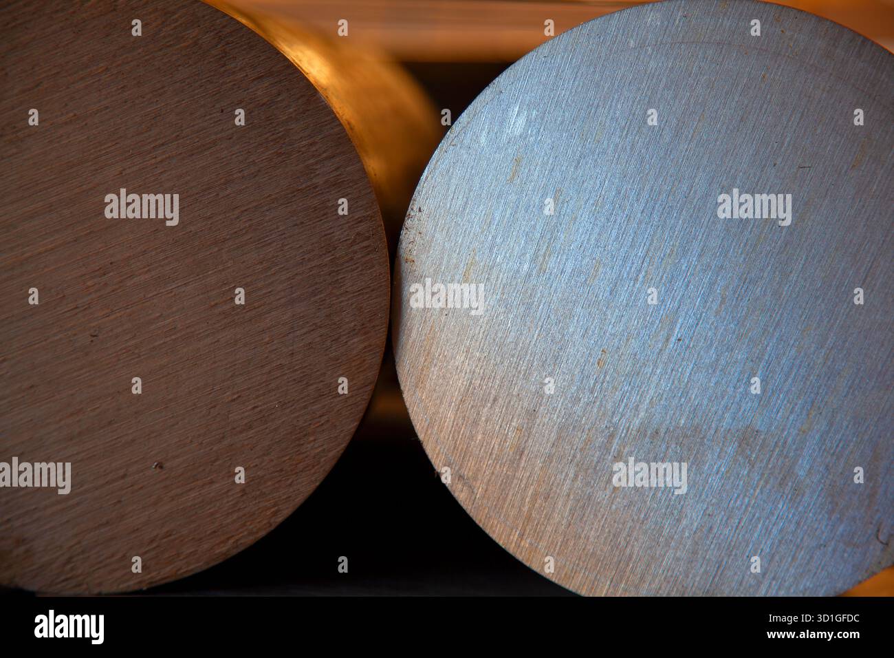 Grandes barres métalliques coupées Banque D'Images