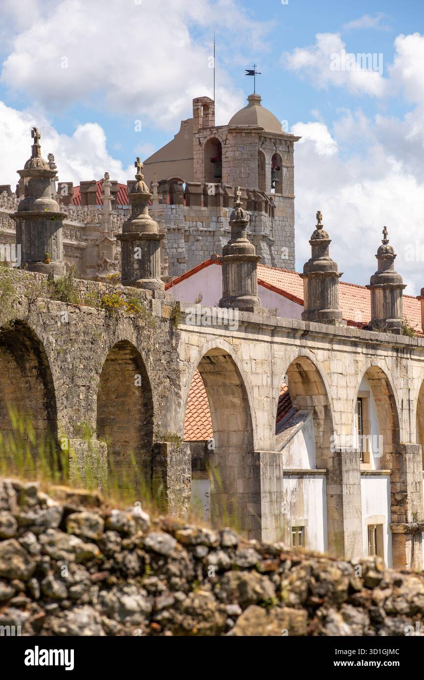 L'aqueduc du Couvent du Christ, également connu sous le nom d'aqueduc de Pegões, a été construit pour fournir de l'eau au Couvent du Christ à Tomar à partir de quatre sources Banque D'Images