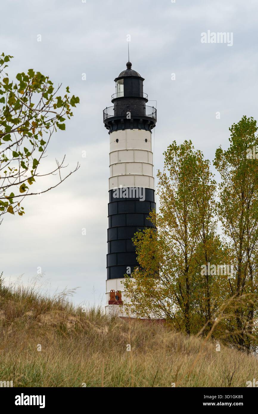 Big sable point Light est un phare situé dans le parc d'État de Ludington juste au nord de Ludington, mi, États-Unis. Construit pour la première fois en 1867, il continue Banque D'Images