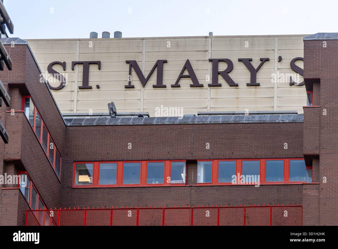 Panneau de l'hôpital St Mary's sur le bâtiment de l'hôpital à Paddington, Londres W2, Angleterre, Royaume-Uni Banque D'Images