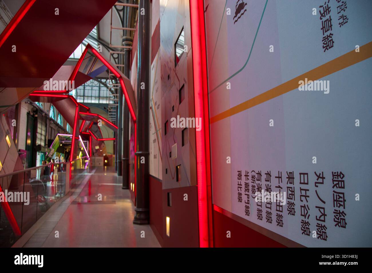 Entrée du musée avec décoration de la carte du métro de Tokyo Banque D'Images