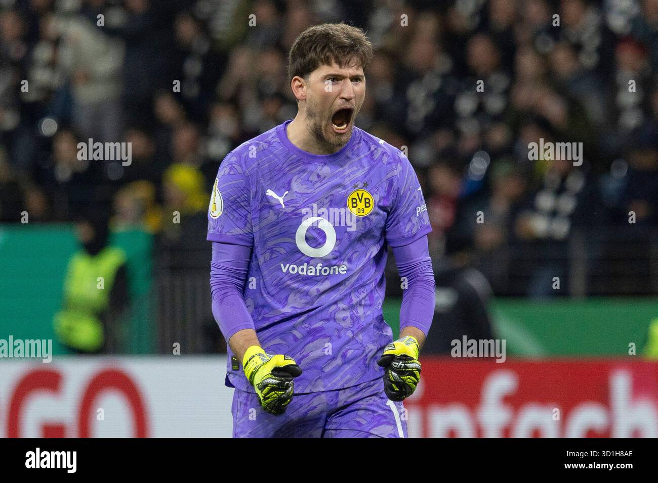 Torwart Gregor Kobel (Dortmund 1) bejuebelt das Tor / den Treffer zum 1 :1 Ausgleich, Eintracht Frankfurt - Borussia Dortmund, Frankfurt, Deutsche Bank Park, 28.10.2025 crédit : BEAUTIFUL SPORTS Pressefotoagentur/Alamy Live News Banque D'Images