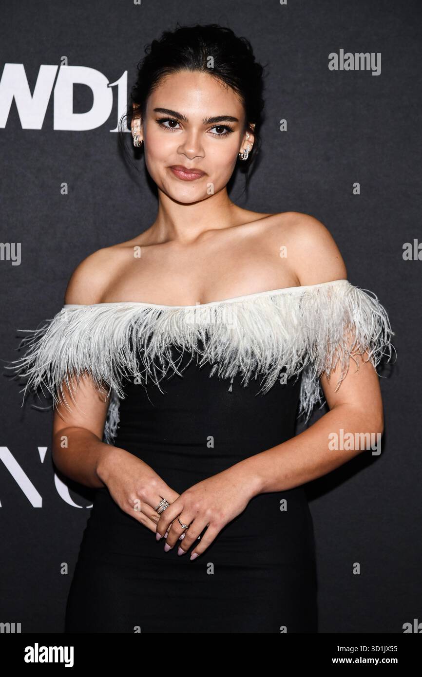 New York, États-Unis. 28 octobre 2025. Ariana Greenblatt marchant sur le tapis rouge lors du 115e anniversaire de la WWD Honors qui s'est tenu à Cipriani South Street à New York, NY, le 28 octobre 2025. (Photo par Anthony Behar/Sipa USA) crédit : Sipa USA/Alamy Live News Banque D'Images