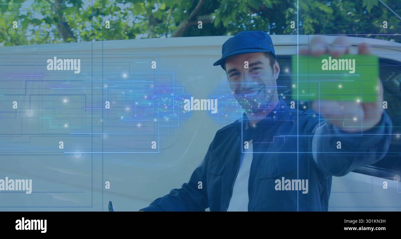 Coursier extensible tenant la carte verte à côté du fourgon de livraison sur la route de banlieue, avec des circuits numériques Banque D'Images