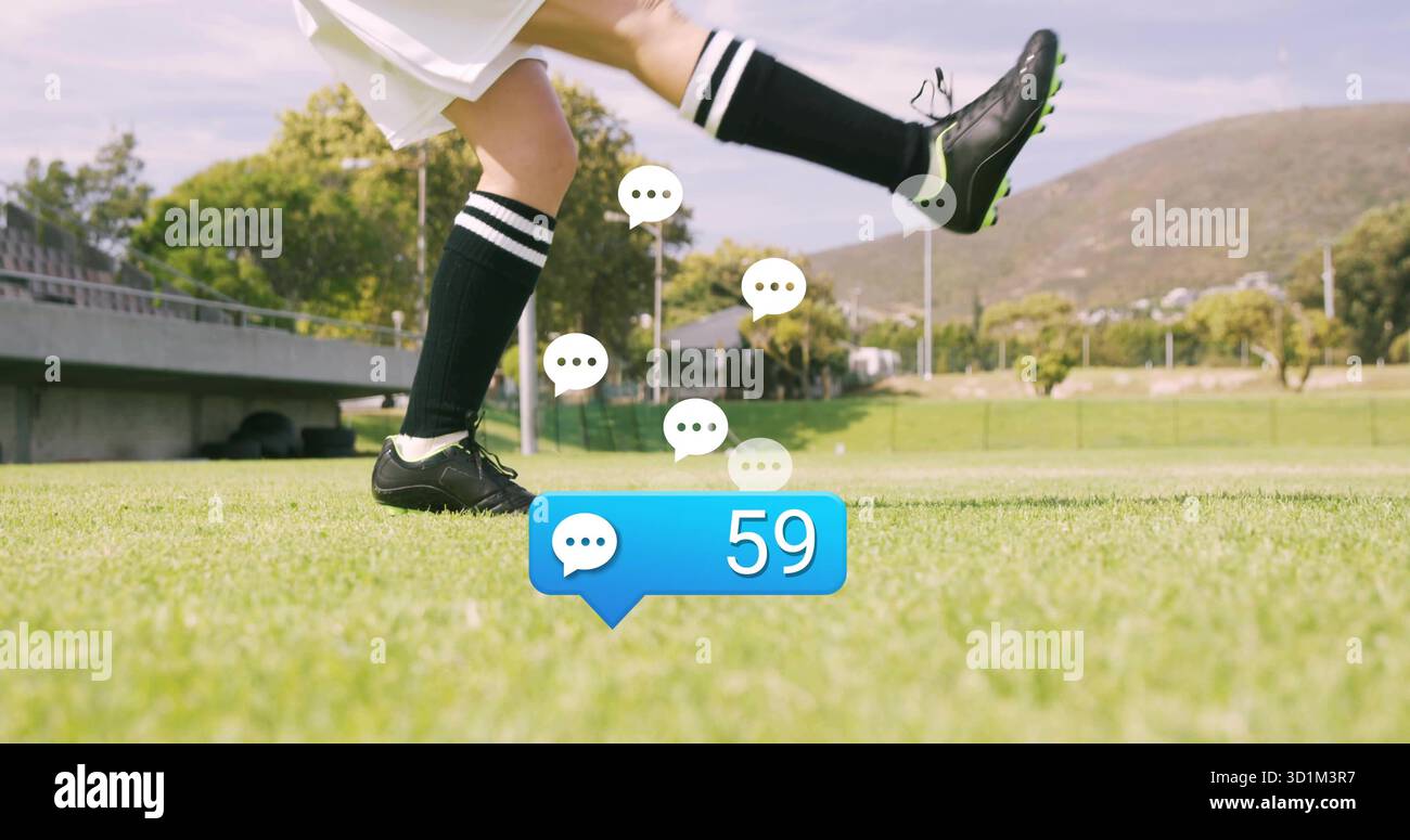 Athlète frappant portant une jupe blanche chaussettes hauteur genou crampons sur le terrain de football, bulles de chat montrant 59 Banque D'Images