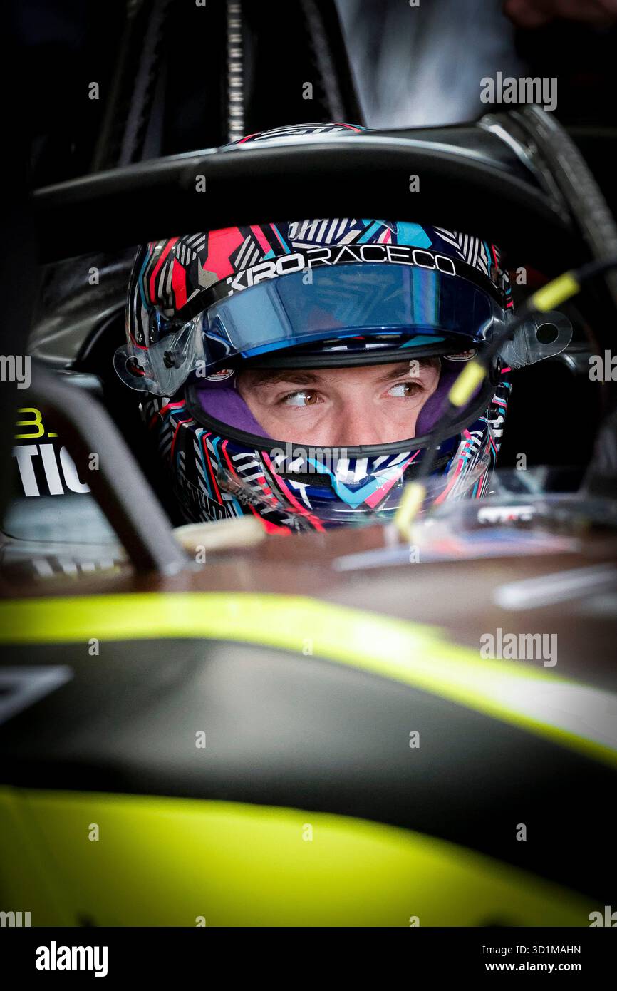 TICKTUM Dan (gbr), Cupra Kiro, Porsche 99X Electric WCG3, portrait lors des essais de pré-saison 2025 de Valence du Championnat du monde ABB FIA Formula E 2025-26, sur le circuit Ricardo Tormo du 27 au 31 octobre 2025 à Cheste, Espagne - photo Paulo Maria / DPPI Banque D'Images