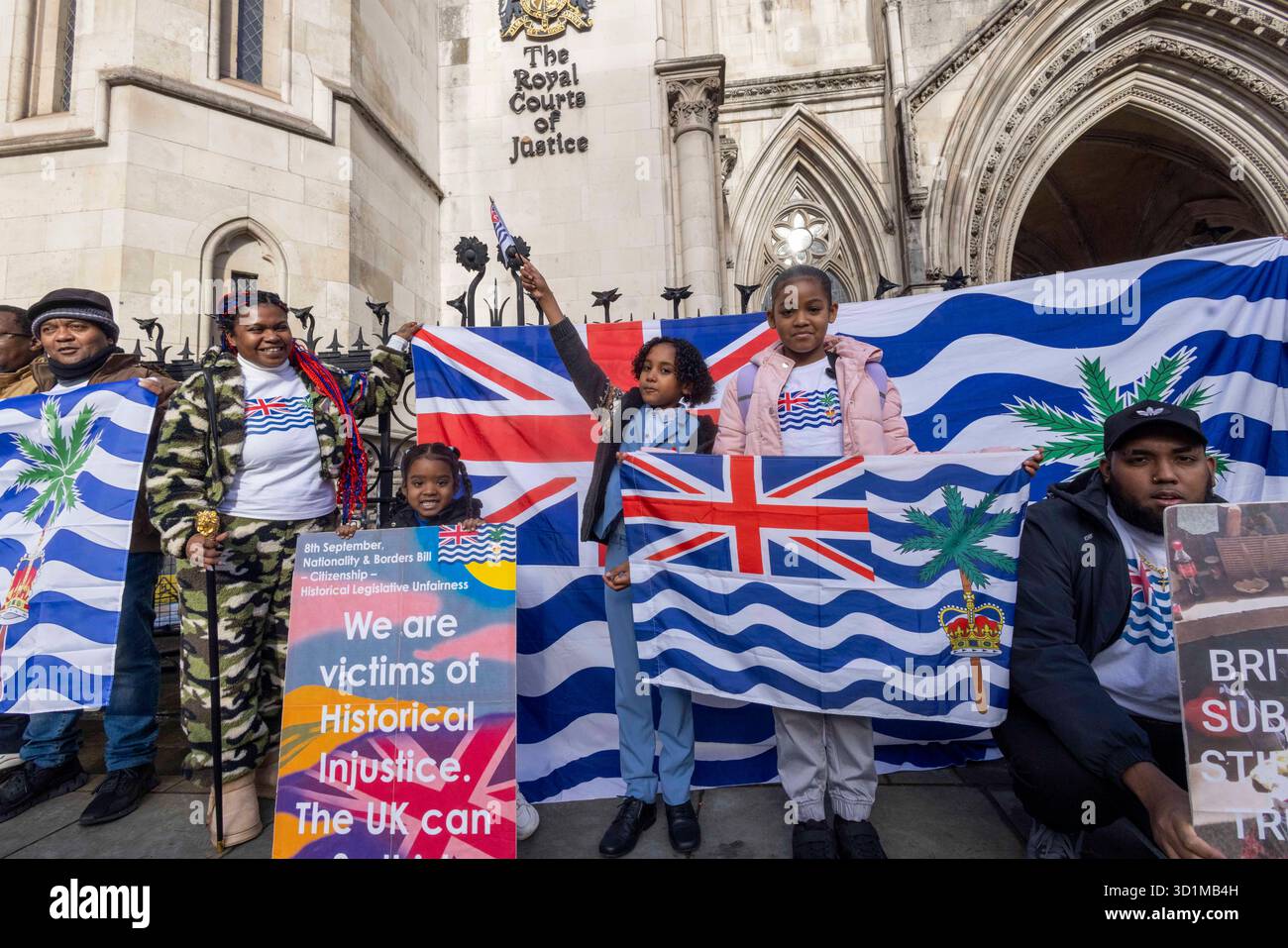 Demande de contrôle judiciaire des îles Chagos. Deux liés. Les affaires contestent les décisions du gouvernement britannique affectant les Chagossiens en raison de l'absence de consultation ab Banque D'Images