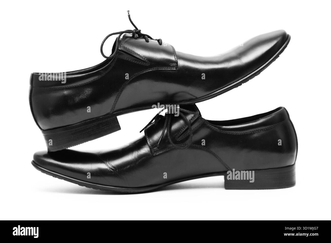 Chaussures noires classiques pour hommes debout les unes sur les autres Banque D'Images