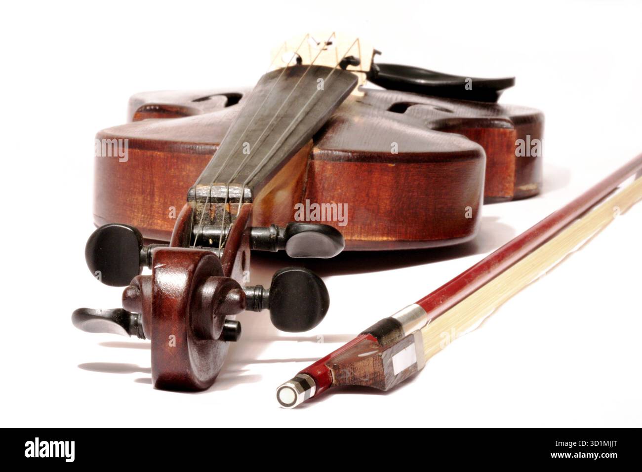 Old Violin and Bow Banque D'Images