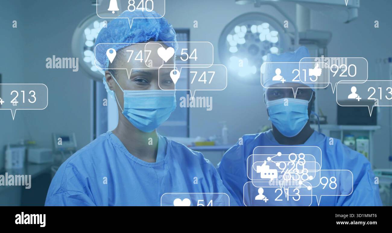 Chirurgien féminin debout portant des gommages bleus, masque dans OU, montrant des lumières, des moniteurs et des icônes superposées Banque D'Images