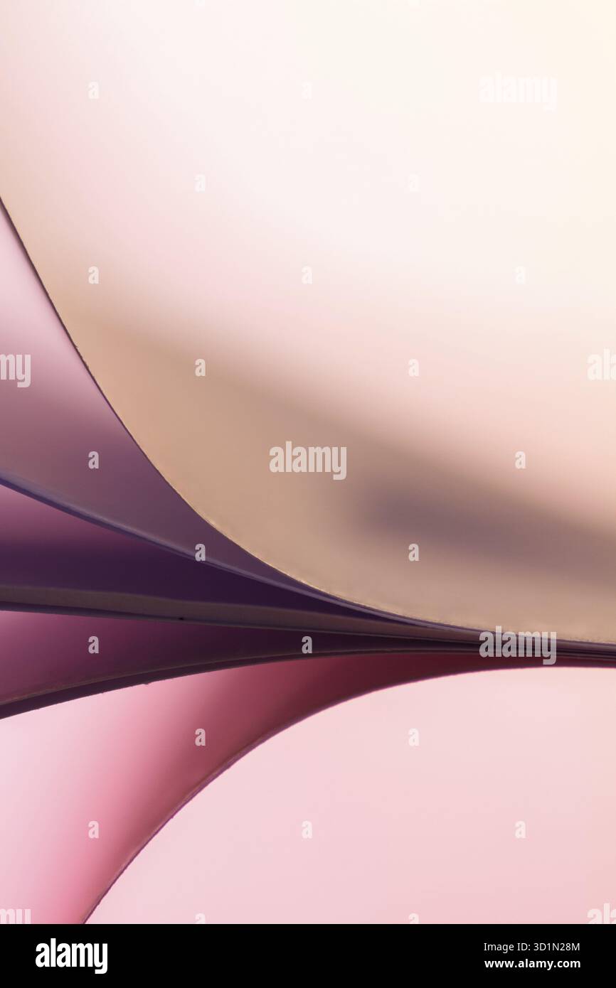 Papier rétro-éclairé plié formes pastel abstraites suitabe comme papier peint. . Faible profondeur de champ Banque D'Images