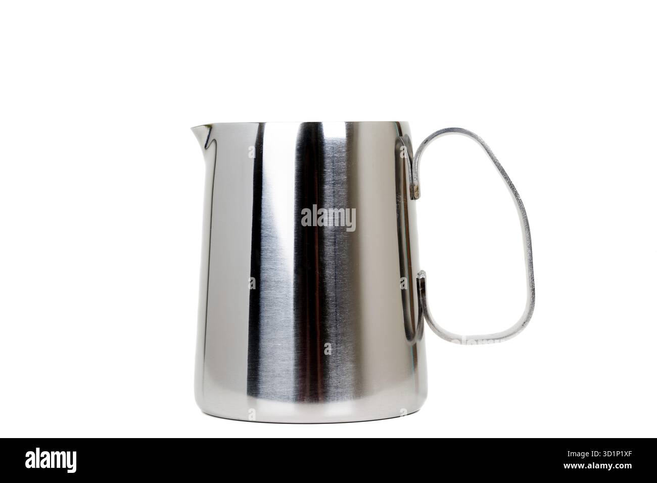 Pichet de chaudière à lait en acier inoxydable isolé sur fond blanc Banque D'Images