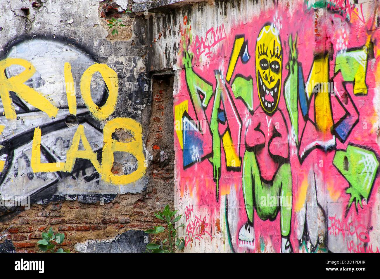 Graffiti sur un mur dans le quartier historique de Colonia del Sacramento, Uruguay. Banque D'Images