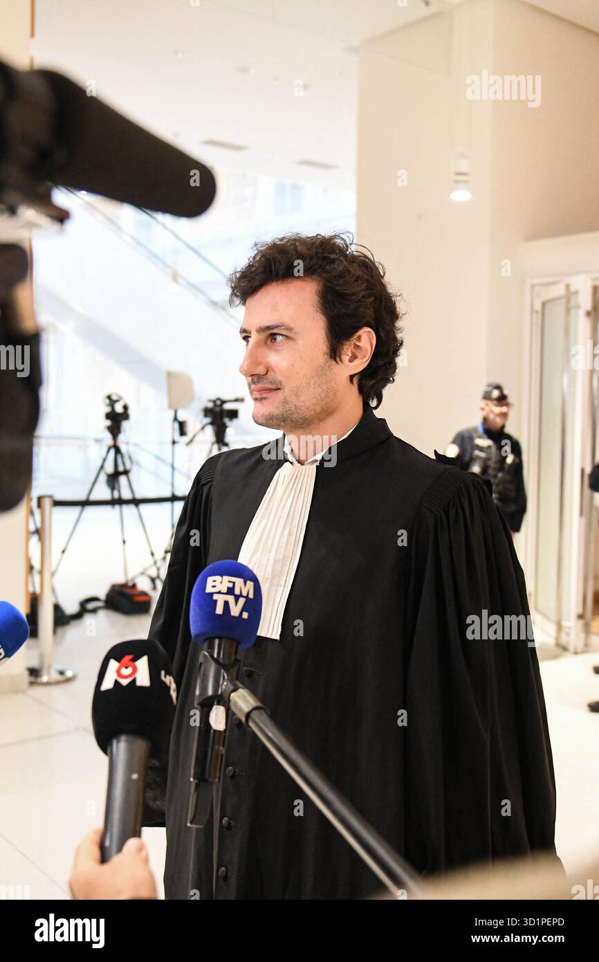 Paris, France. 29 octobre 2025. Exclusif Maître Martin Vette, avocat de la défense à l’ouverture du procès concernant les mains rouges peintes au spray sur le mémorial de l’Holocauste, avec suspicion d’ingérence russe, à Paris le 29 octobre 2025, photo de Florian Poitout. Crédit : Abaca Press/Alamy Live News Banque D'Images