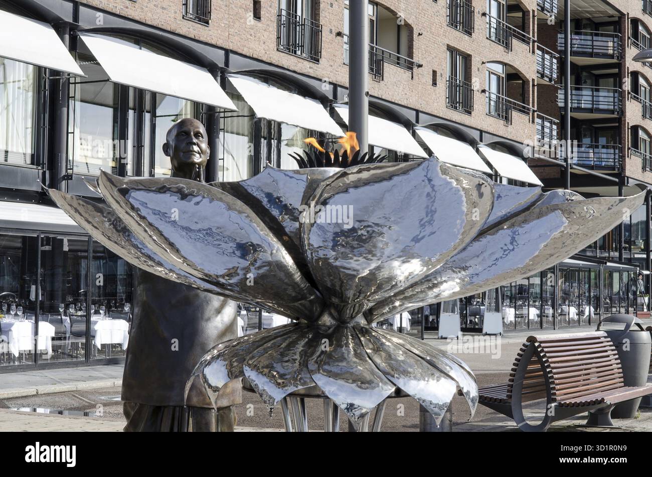 OSLO, NORVÈGE, 13 MAI : statue de Sri Chinmoy sur Aker Brygge le 13 mai 2012. Il est le fondateur de World Harmony Run Banque D'Images