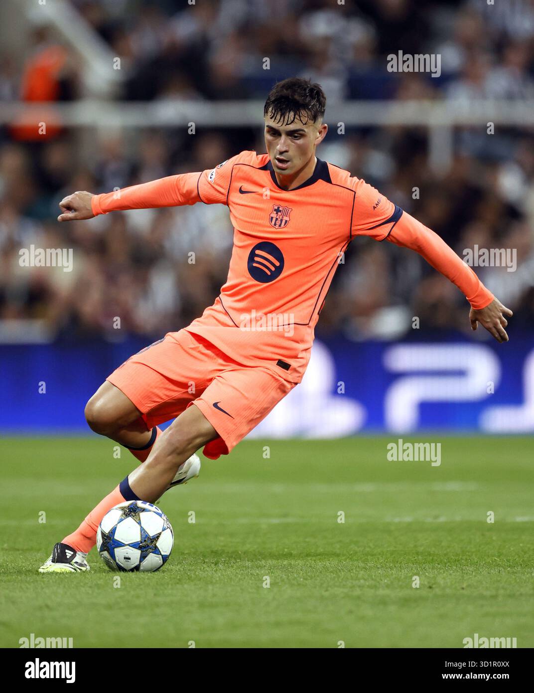 Photo de dossier datée du 18-09-2025 de Pedri de Barcelone, qui est prêt pour un sort sur la touche après avoir subi une déchirure de muscle de cuisse. Date d'émission : mercredi 29 octobre 2025. Banque D'Images