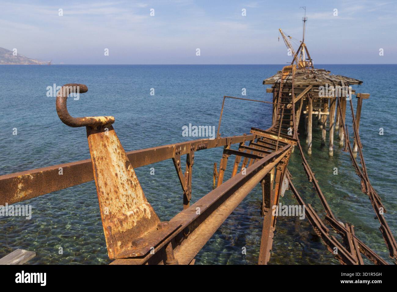 Derelict Pier à Xeros vieux port minier, Chypre en paysage Banque D'Images