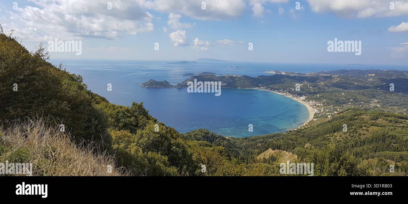 Belle vue panoramique sur la baie à AG, Georgios Armenadon dans le nord-ouest de l'île de Corfou, Grèce Banque D'Images