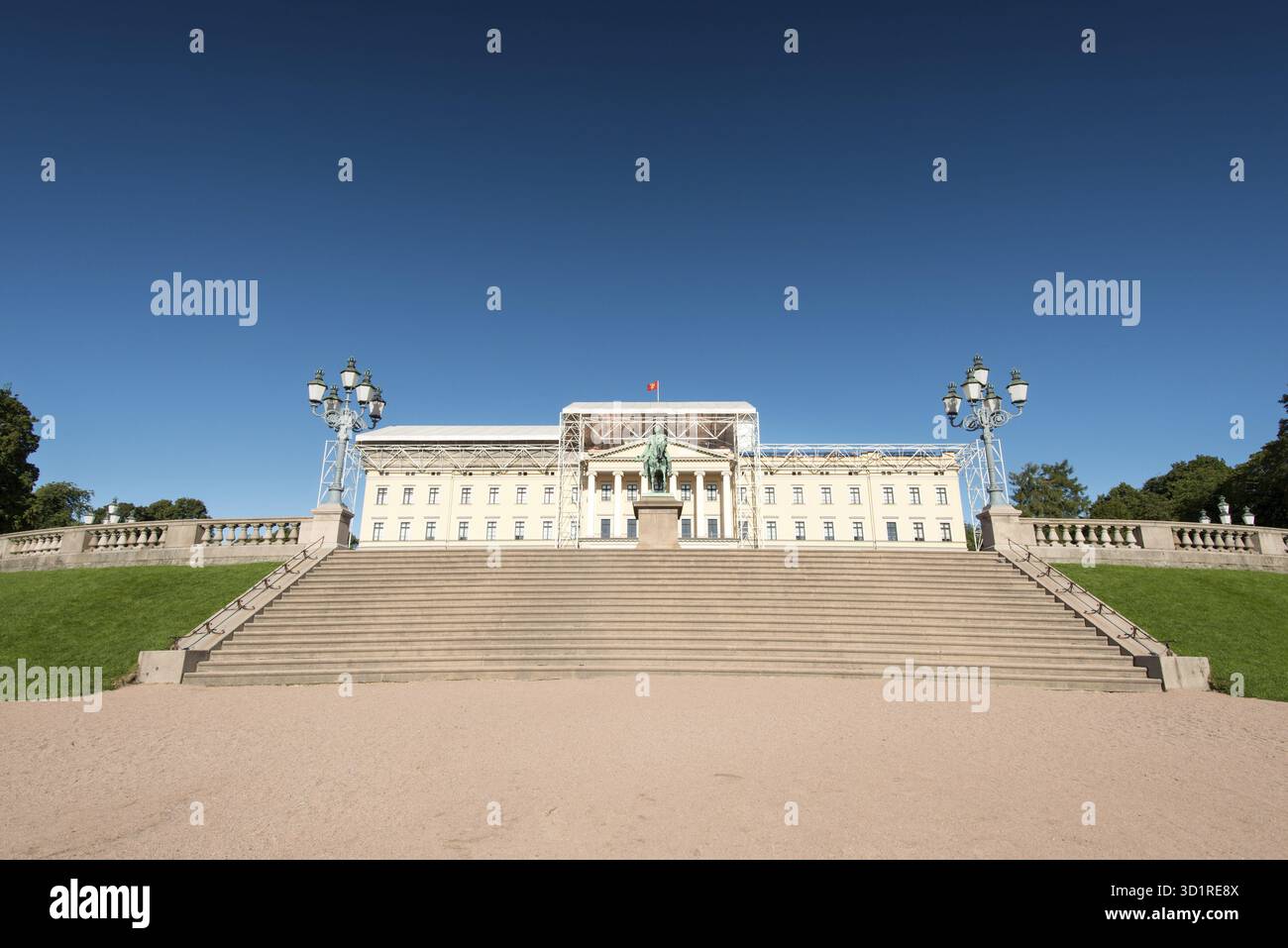 Vue sur le Palais Royal et les jardins à Oslo, Norvège Banque D'Images