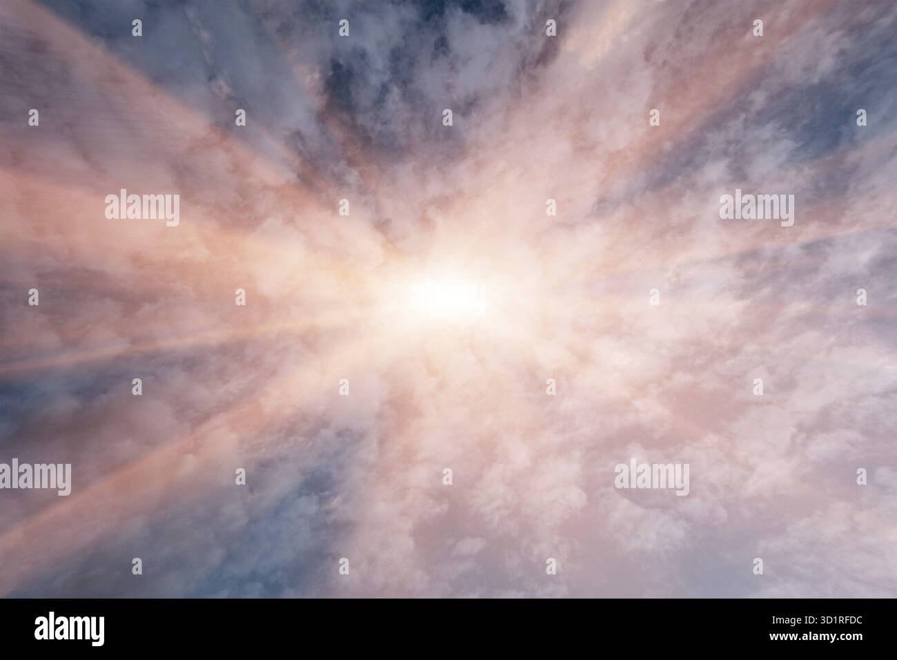 Nuages de ciel et étoile avec des rayons Banque D'Images